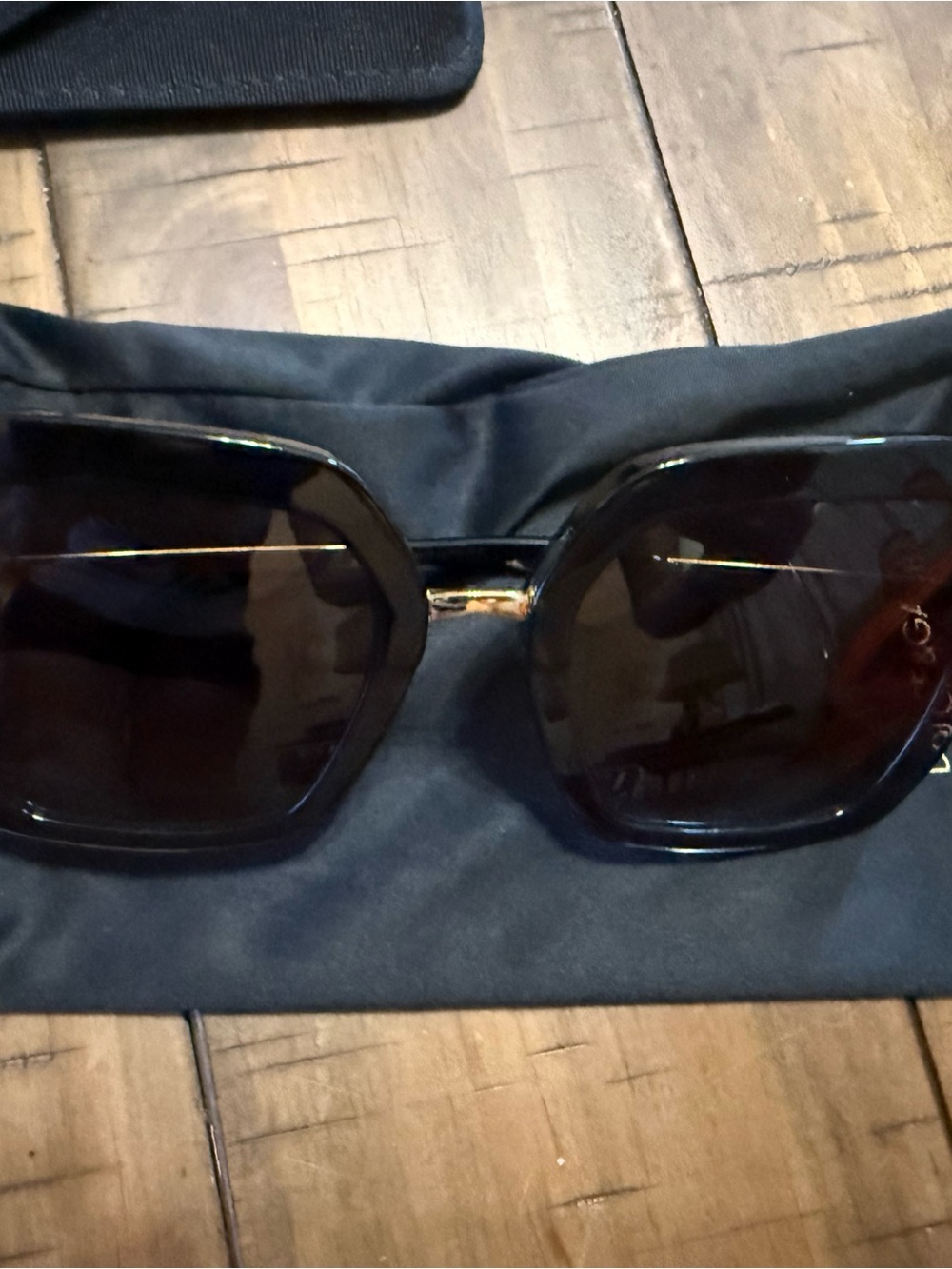 Dolce & Gabbana Black sunglasses with grey lenses - Picture 4 of 4